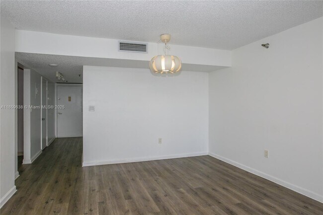 Building Photo - 20505 E Country Club Dr