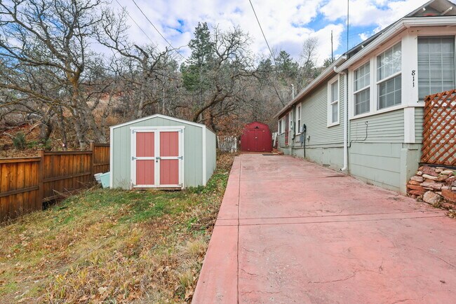 Building Photo - 811 Shoshone Pl