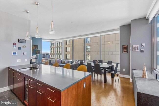 Building Photo - 1414 S Penn Square