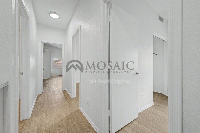 Building Photo - 2441 W Indigo Dr