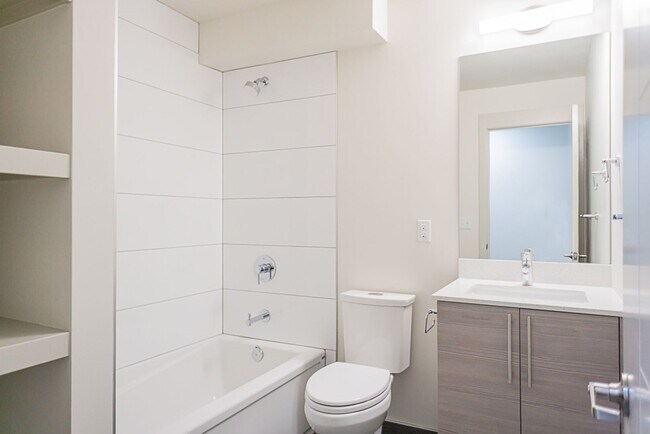 Building Photo - 3bd/2.5ba Seattle Townhome