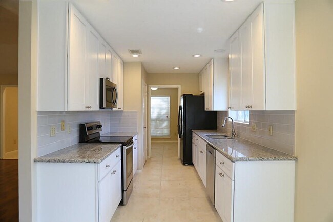 Building Photo - 2323 Manorwood St