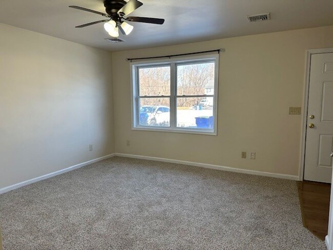 Building Photo - 2 Bedroom 1.5 Bathroom Town-Home For Rent ...