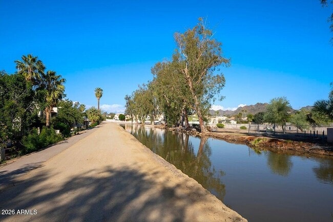 Building Photo - 750 E Northern Ave