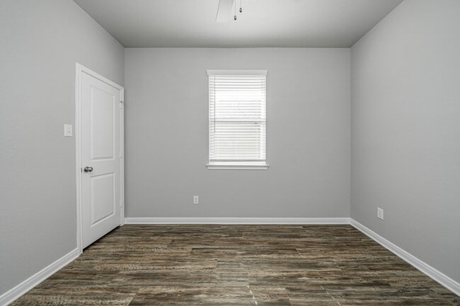 Building Photo - 8227 Bluefield Dr