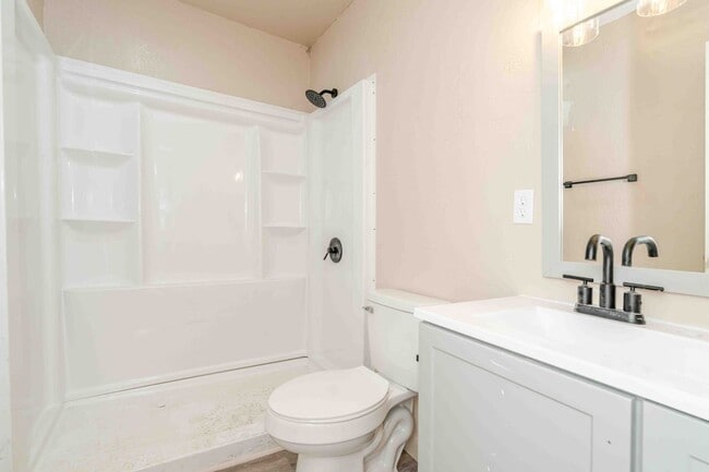 Building Photo - 1111 SW 13th Ave