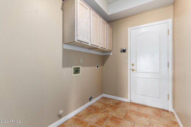 Building Photo - 8924 E Captain Dreyfus Ave