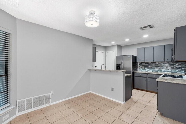 Building Photo - 12307 Emery Oaks Rd