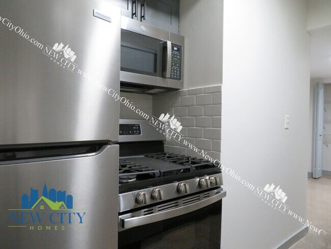 Building Photo - 2085 Building - New Rennovated 1 & 2 bedrooms starting at $989!