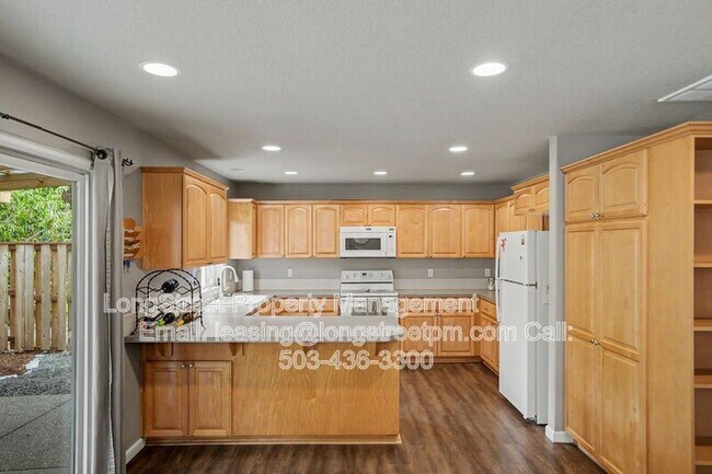 Building Photo - 1227 SE Rivergreen Ave