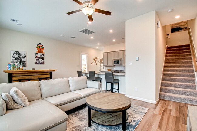 Building Photo - 617 Aspen Falls Ct
