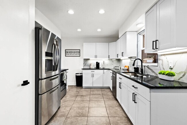 Building Photo - 1311 Cypress Ave