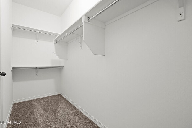 Building Photo - 1041 Summer Lake St