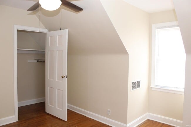 Building Photo - 2100 E Gum St