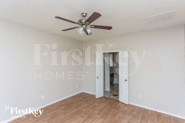 Building Photo - 5620 Old Orchard Dr