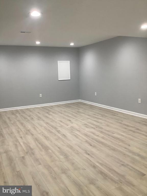 Building Photo - 15114 Laurel Oaks Ln