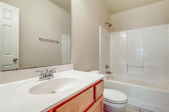 Building Photo - 13575 Valley Mills Dr