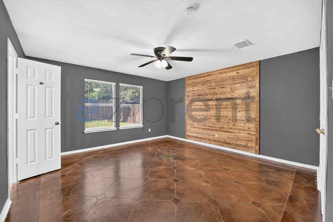 Building Photo - Unit
