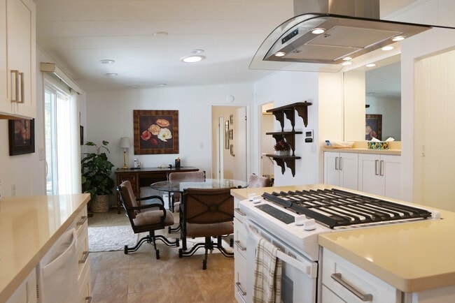 Building Photo - 38381 Poppet Canyon Dr