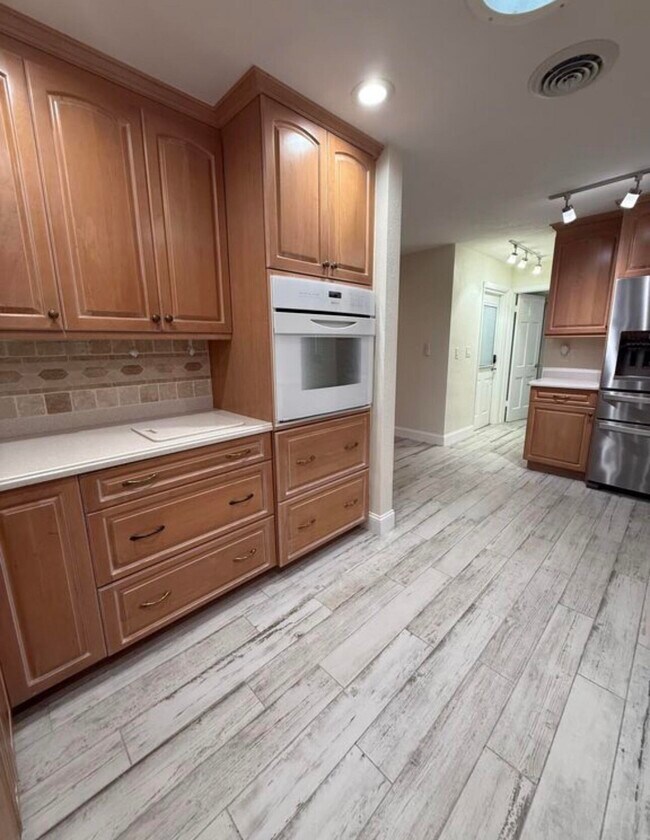 Building Photo - 3393 NE Sandra Dr