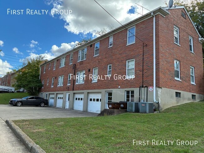 Building Photo - 2901 Grand Ave