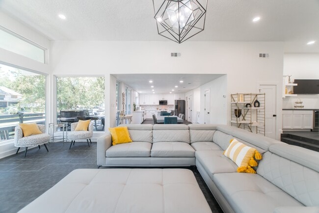 Building Photo - 3103 Hemingway Dr