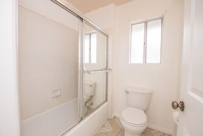 Building Photo - Rose Hills