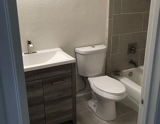 Building Photo - 6812 Fashion Hills Blvd