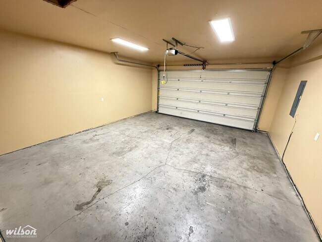Building Photo - Beautiful 3 Bedroom Home in Tieton with Fully Fenced Backyard