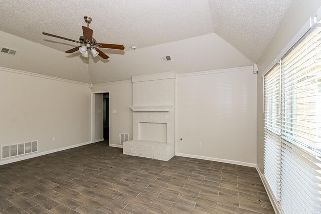 Building Photo - 7360 Red River Cove