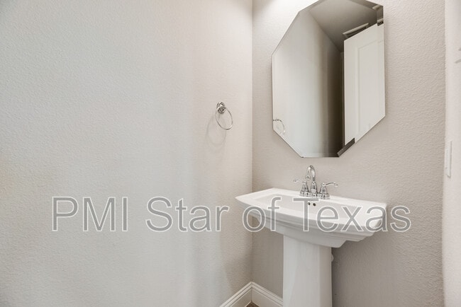 Building Photo - 4529 Titus Cir