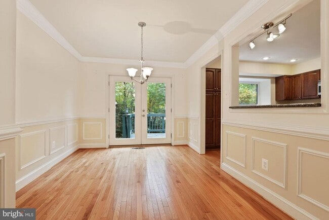 Building Photo - 2057 Golf Course Dr