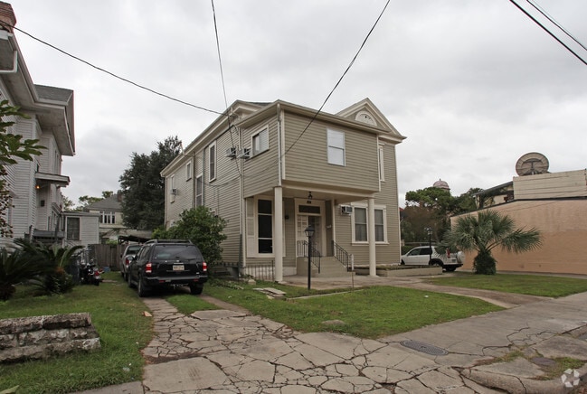 Primary Photo - 621 Broadway St