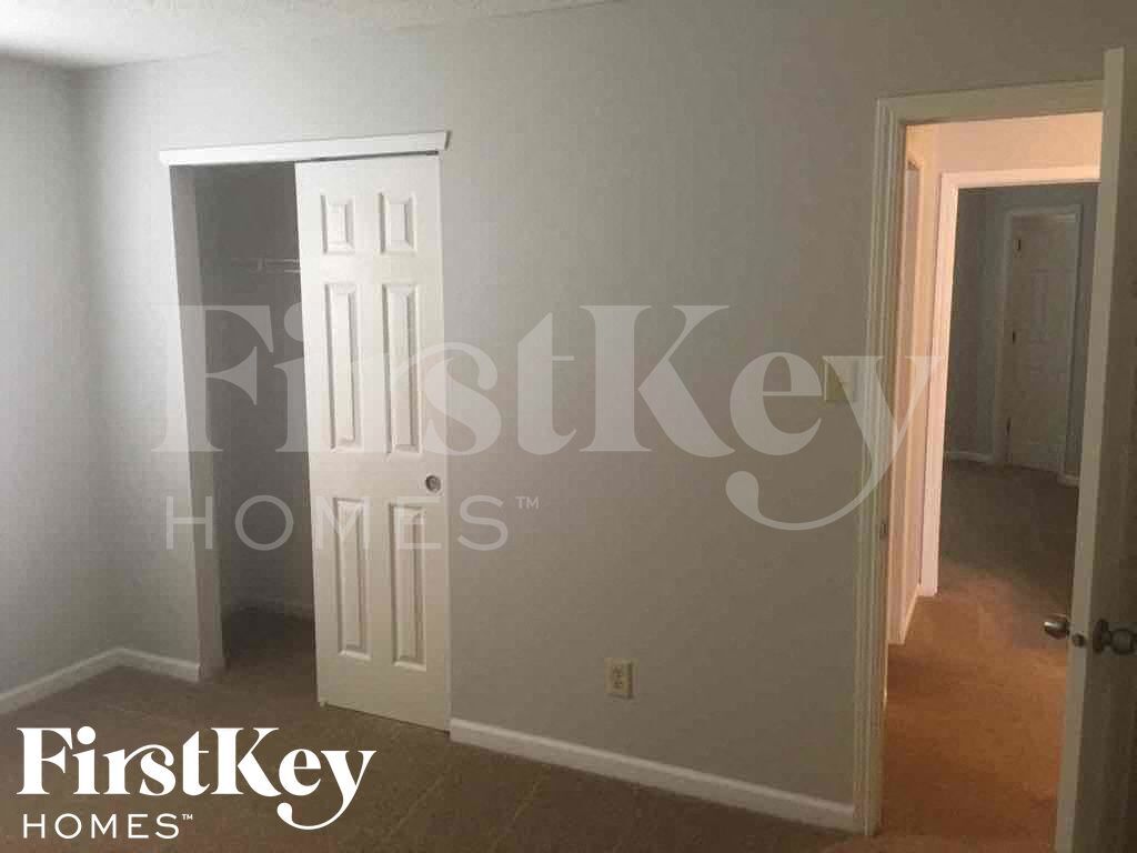 Building Photo - 5702 N Jefferson Dr