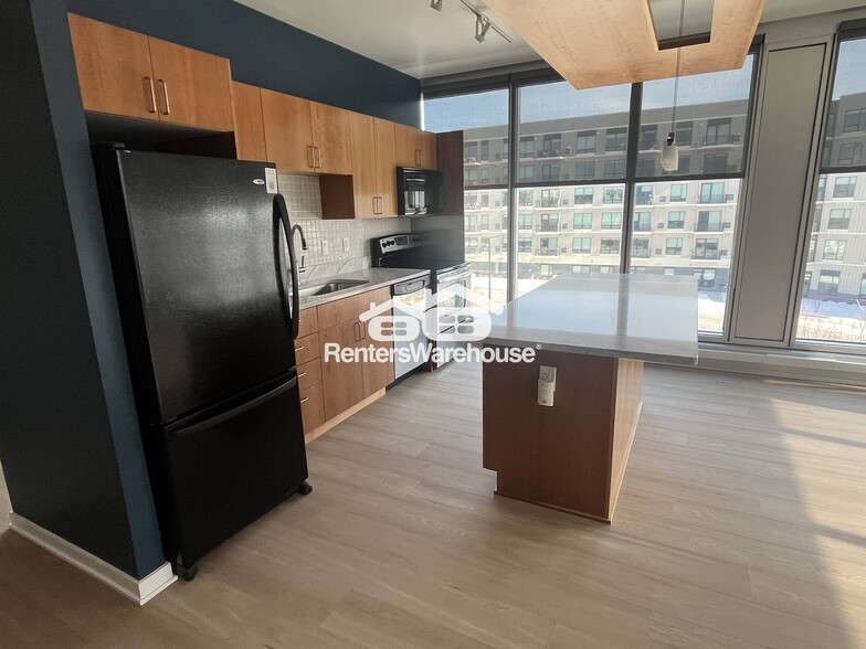 Building Photo - 8151 33rd Ave S