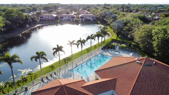 Building Photo - 8705 Vía Giula