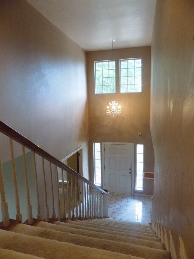 Building Photo - BREATHTAKING 3 Bed/2.5 Bath Home in Yukon!...