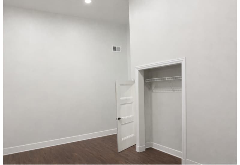 Building Photo - 2501 S Whipple St