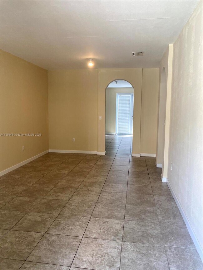 Building Photo - 9401 SW 171st Pl