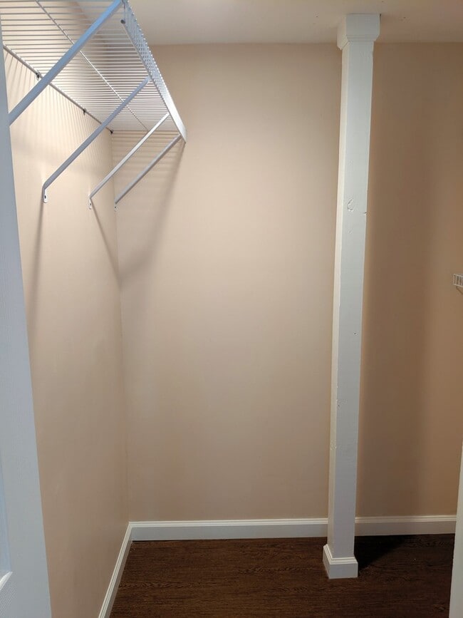 Building Photo - Montreat Ground Level Apartment!