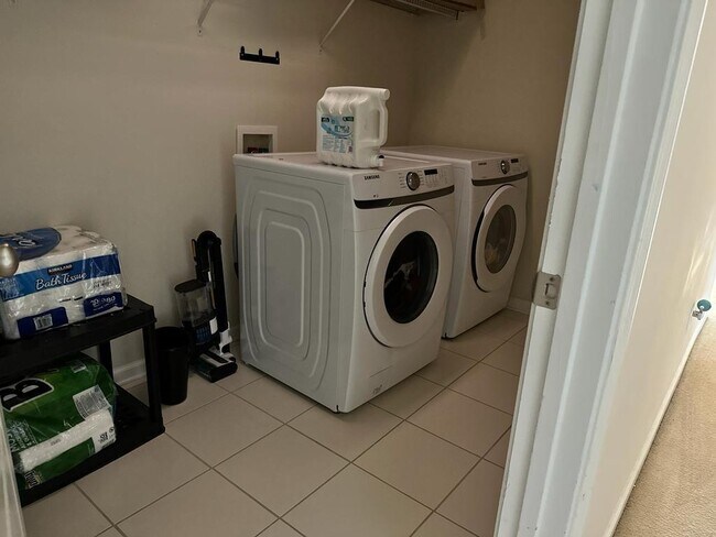 Building Photo - 5860 White Creek Run