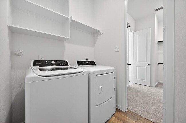 Building Photo - 32006 Medallion Oaks Trl
