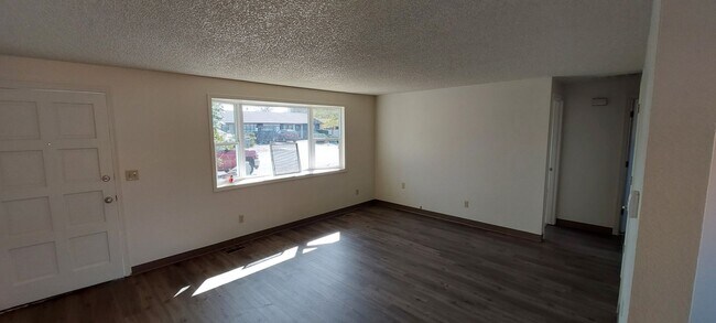 Building Photo - MAG-2122-JE