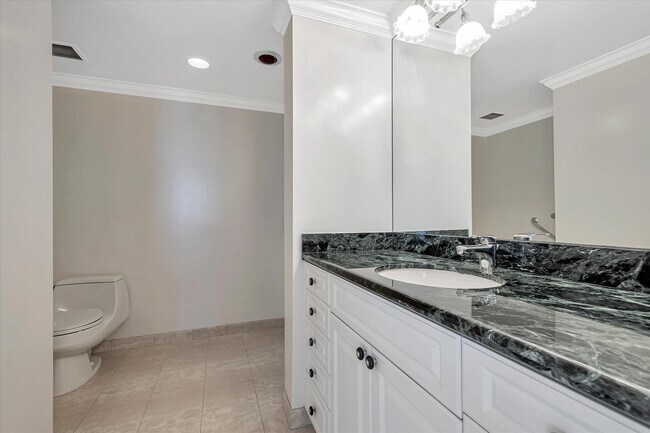 Building Photo - 2200 Sacramento St