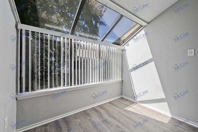 Building Photo - Adorable 1/1 Condo in Dallas! (75231)