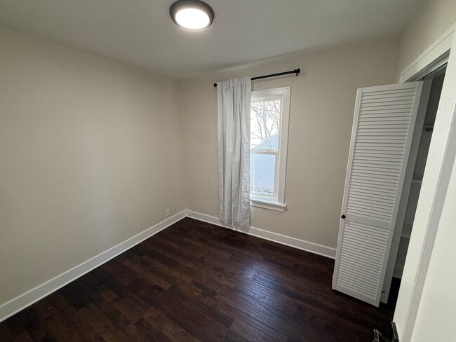 Building Photo - Newly Renovated 3 Bed, 1 Bath House w/ Bonus Room!