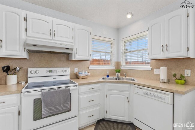 Building Photo - 5411 Forest Cove Dr