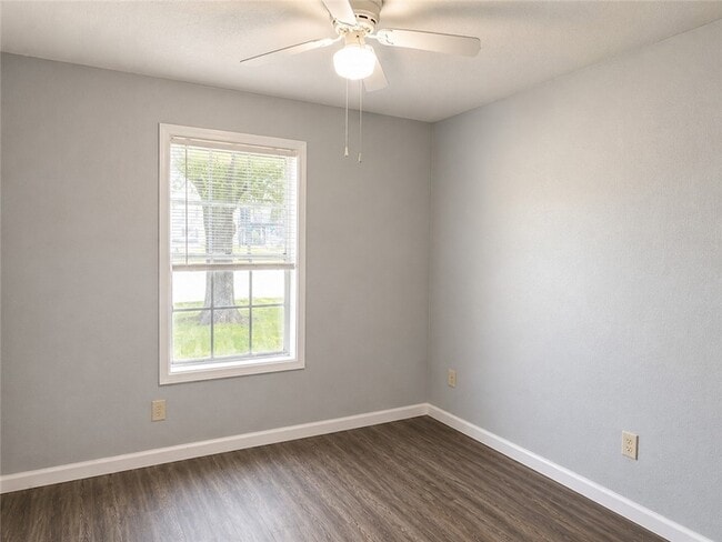 Building Photo - 1613 Southwest Pkwy