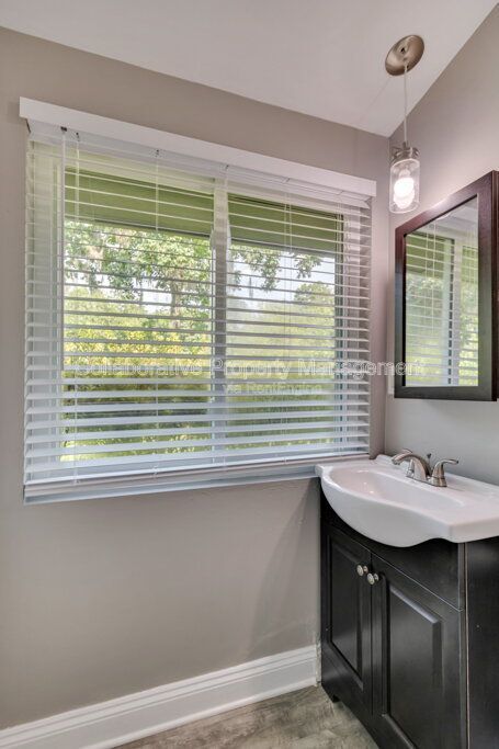 Building Photo - 12444 Largo Dr