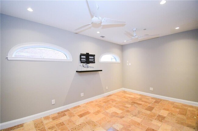 Building Photo - 4 Prichard Way NE